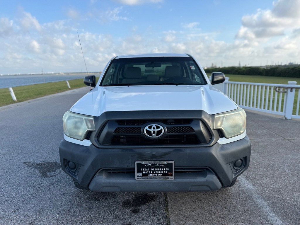 Used 2014 Toyota Tacoma 2WD Regular Cab image 2