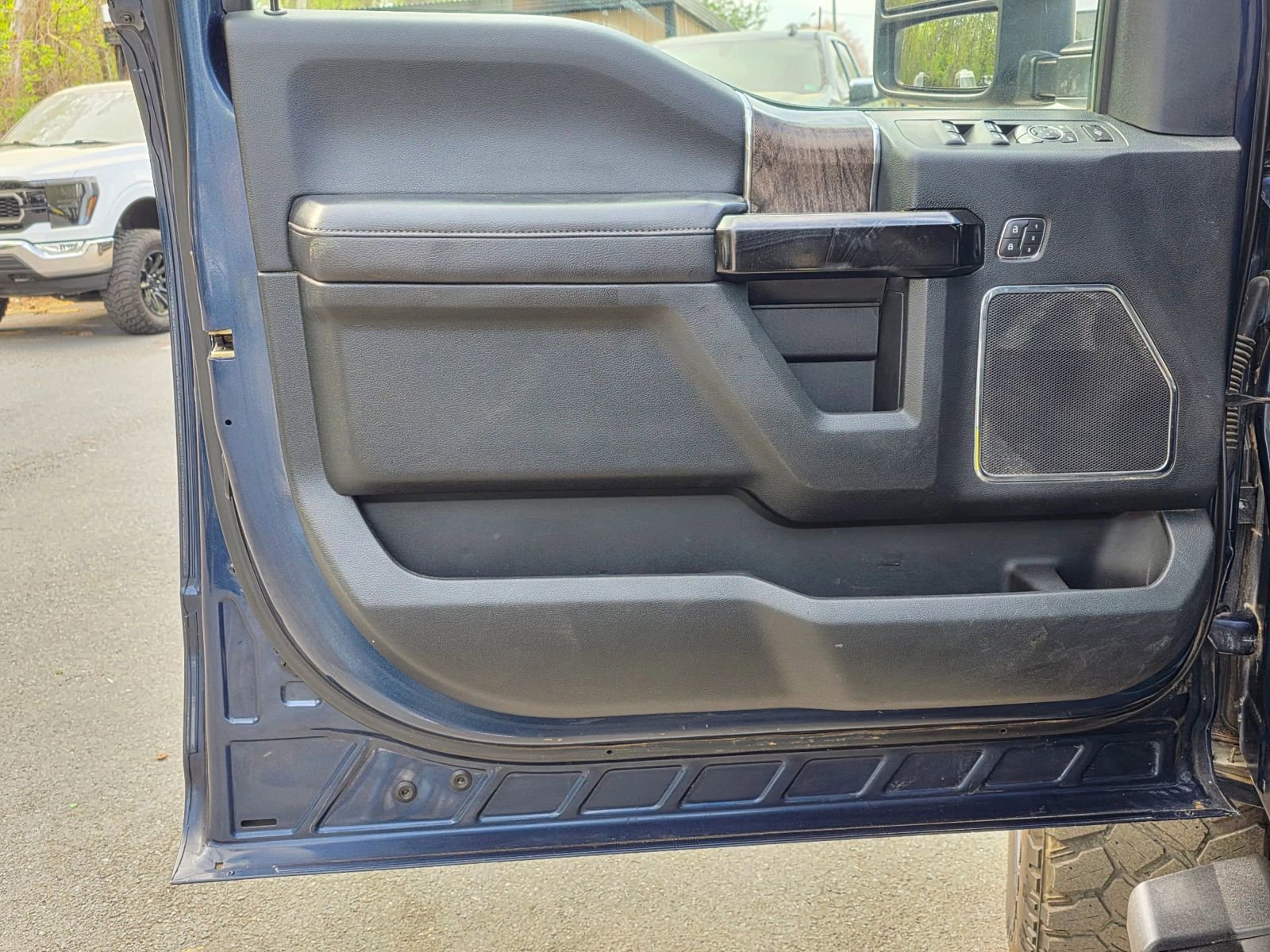 Used 2018 Ford F250 Lariat w/ Lariat Ultimate Package image 27