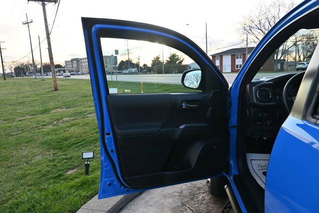 Used 2020 Toyota Tacoma TRD Sport w/ TRD Premium Sport Package image 25