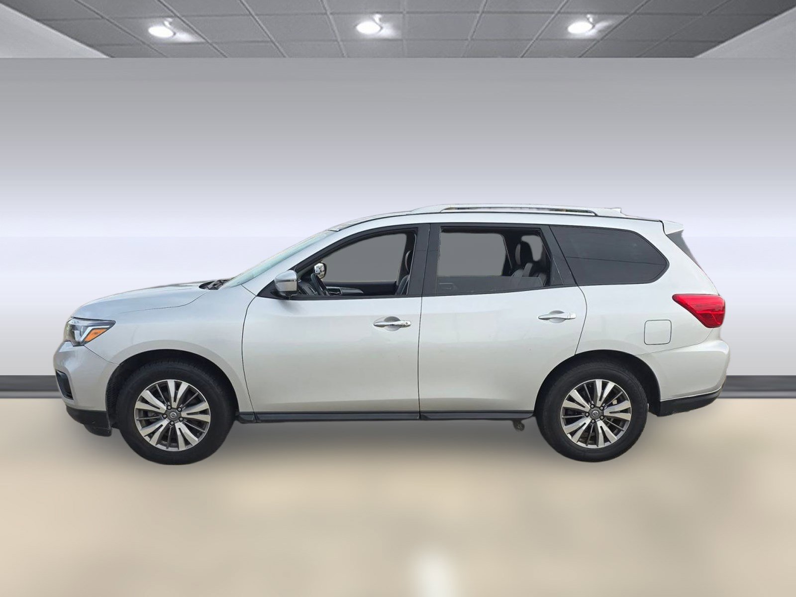 Used 2019 Nissan Pathfinder SL image 2