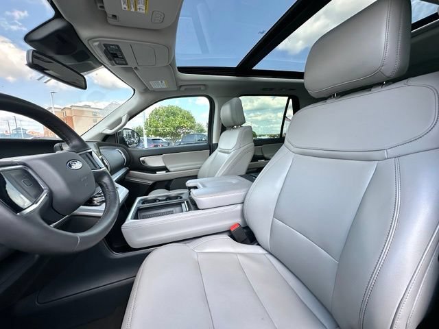 Used 2025 Ford Expedition Active AWD/4WD image 29
