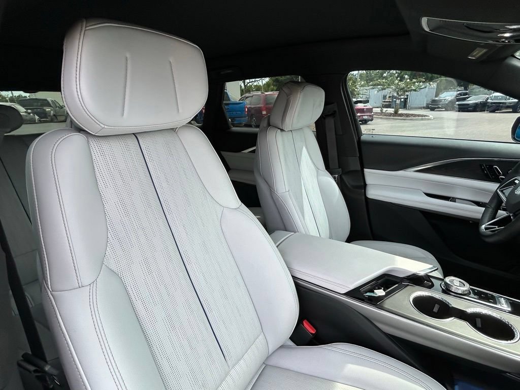 Used 2024 Cadillac Lyriq Sport RWD image 60