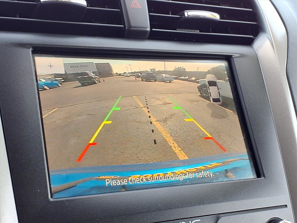 Used 2020 Ford Fusion SE image 32