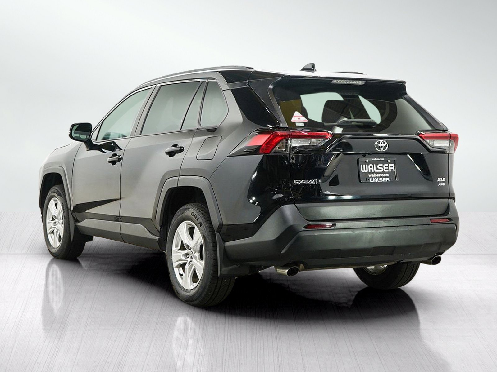Used 2021 Toyota RAV4 XLE w/ Convenience Package AWD/4WD image 3