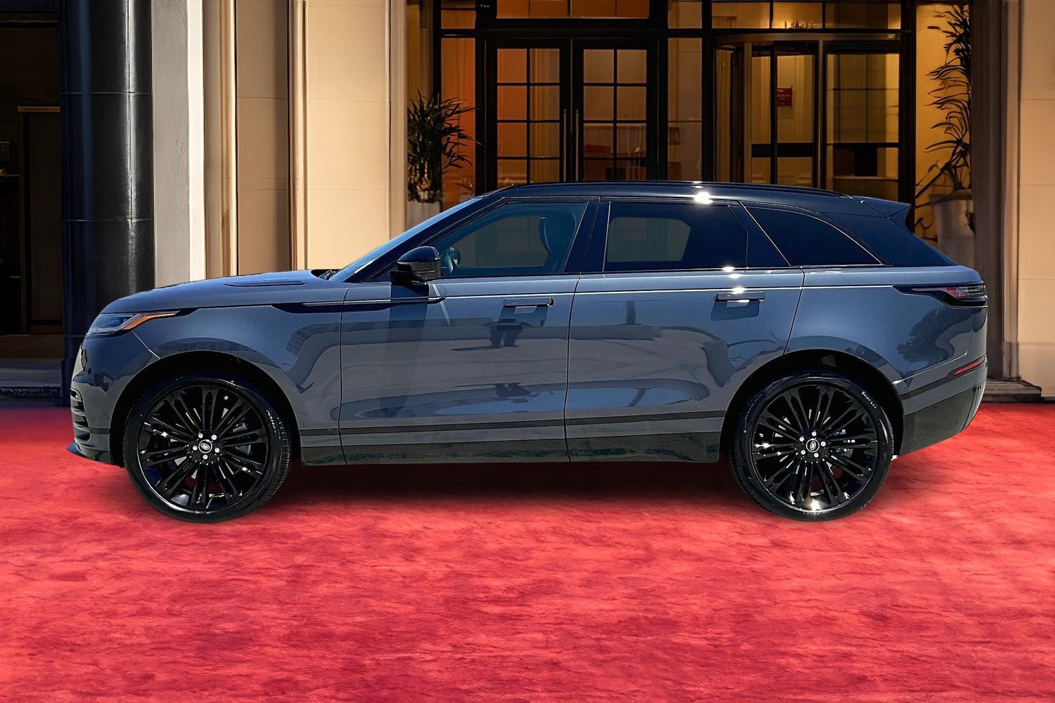 New 2026 Land Rover Range Rover Velar Dynamic SE image 3