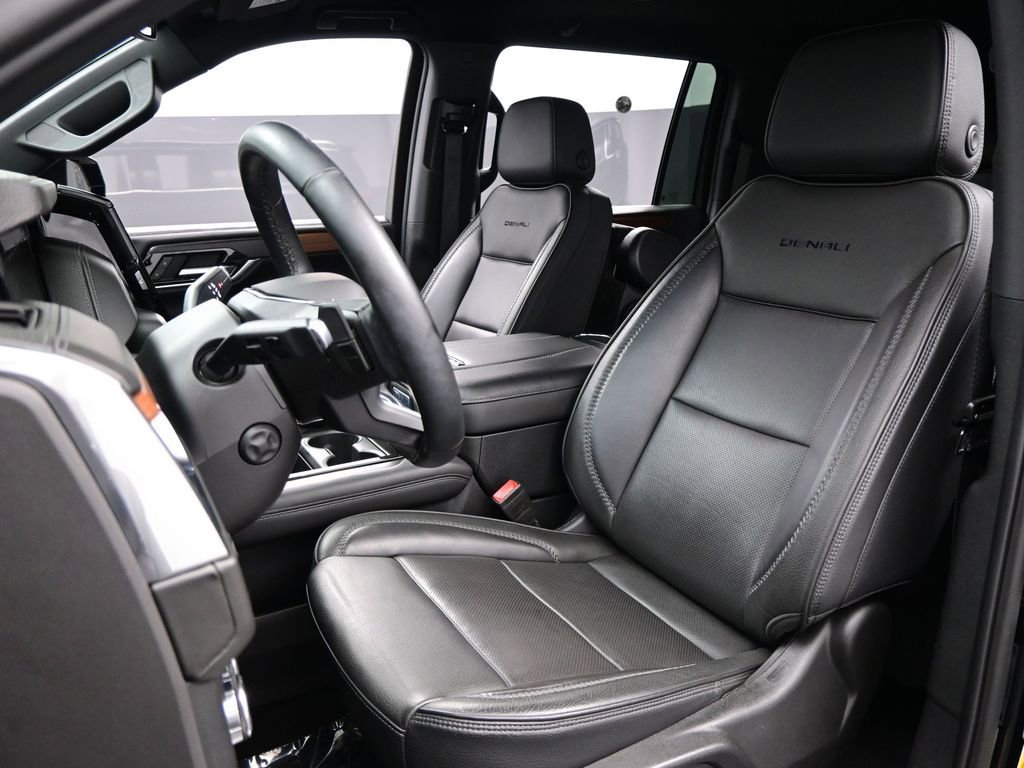 Used 2025 GMC Yukon XL Denali image 13