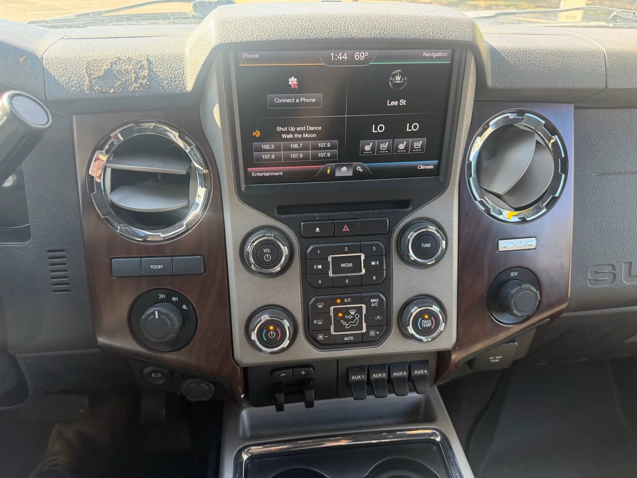 Used 2015 Ford F350 Lariat w/ Lariat Interior Package AWD/4WD image 15