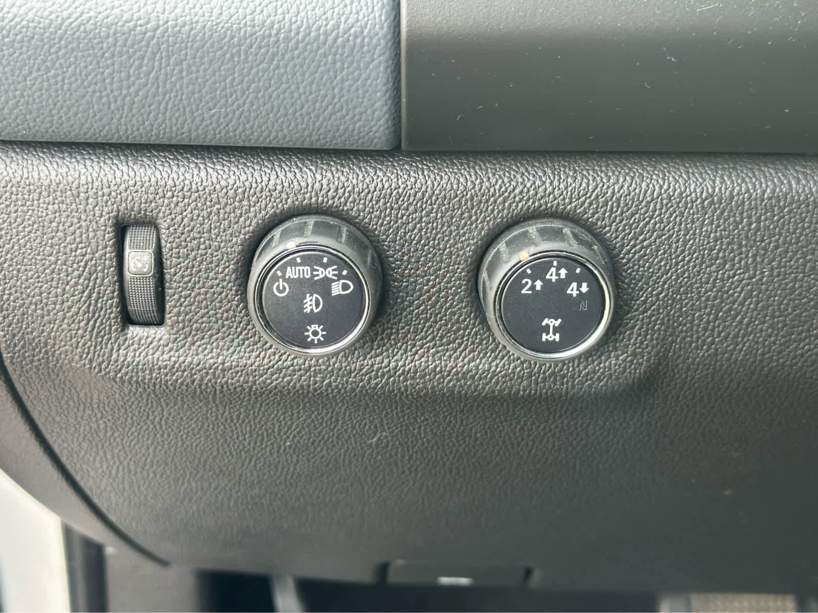 Used 2015 Chevrolet Colorado Z71 AWD/4WD image 18