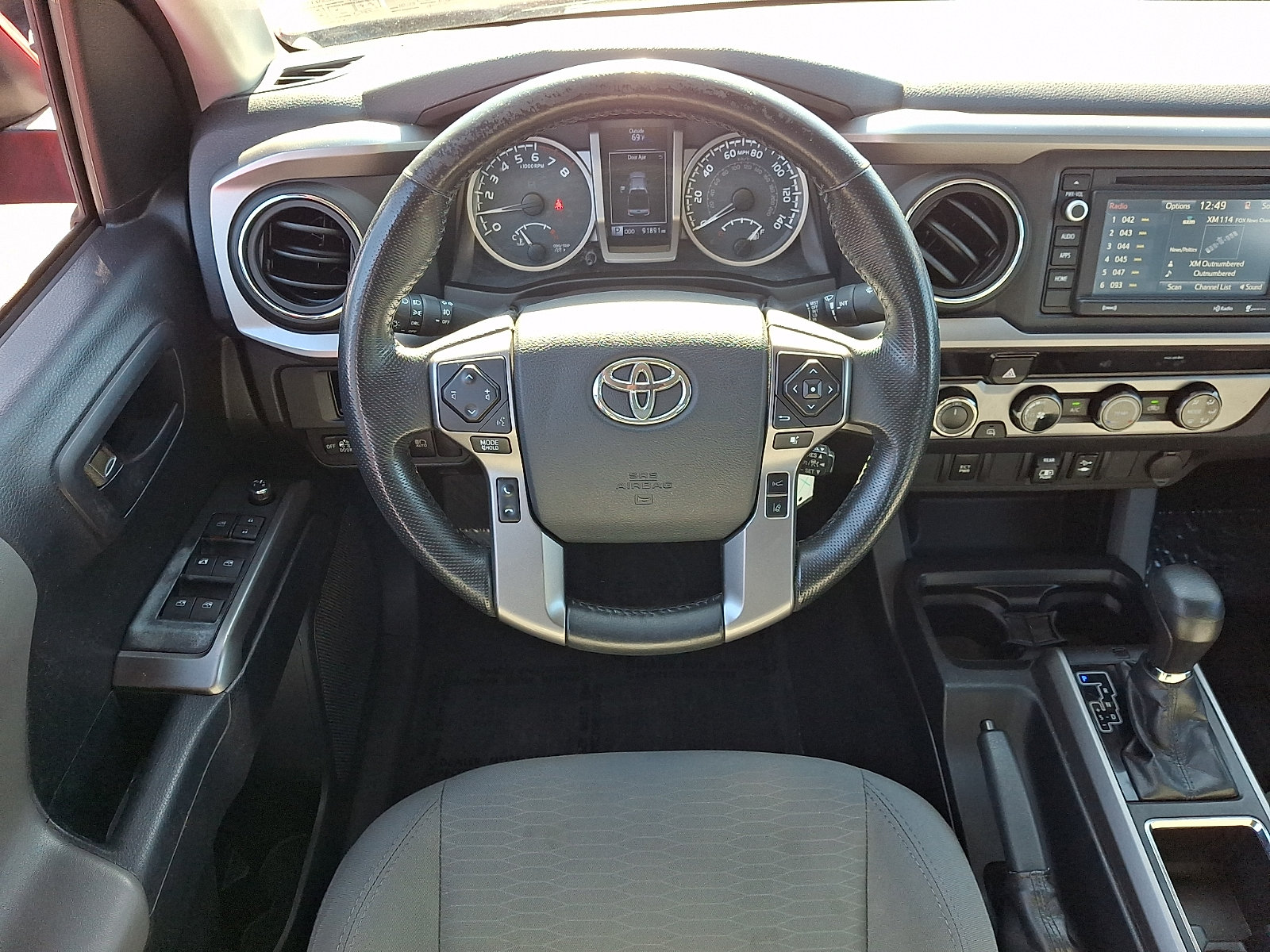 Used 2018 Toyota Tacoma SR5 AWD/4WD image 11