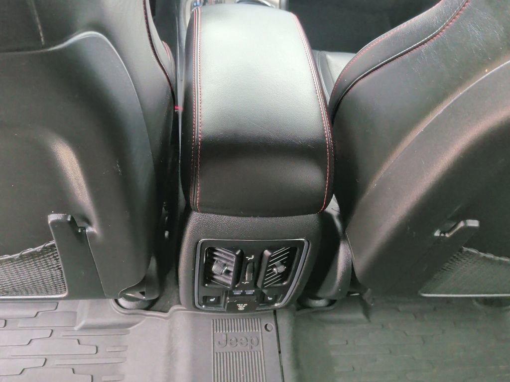 Used 2021 Jeep Grand Cherokee Trailhawk w/ Trailhawk Luxury Group AWD/4WD image 39