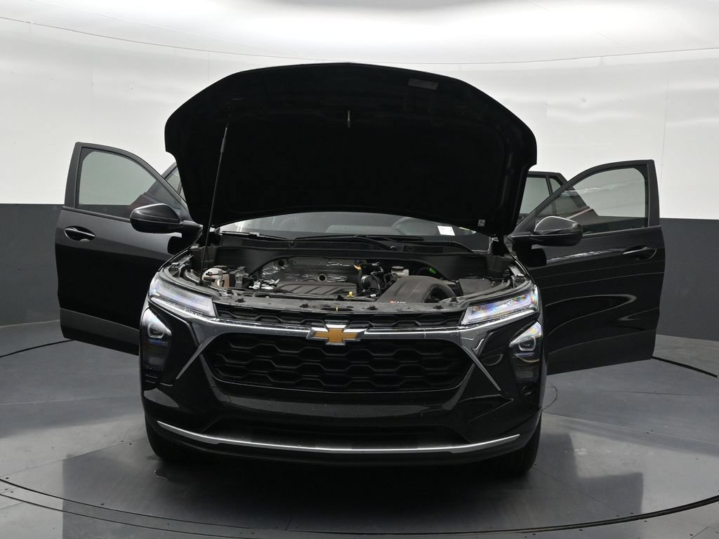 Used 2025 Chevrolet Trax LT FWD image 36