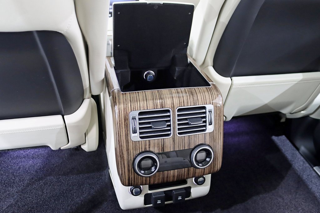 Used 2018 Land Rover Range Rover Long Wheelbase Supercharged image 27