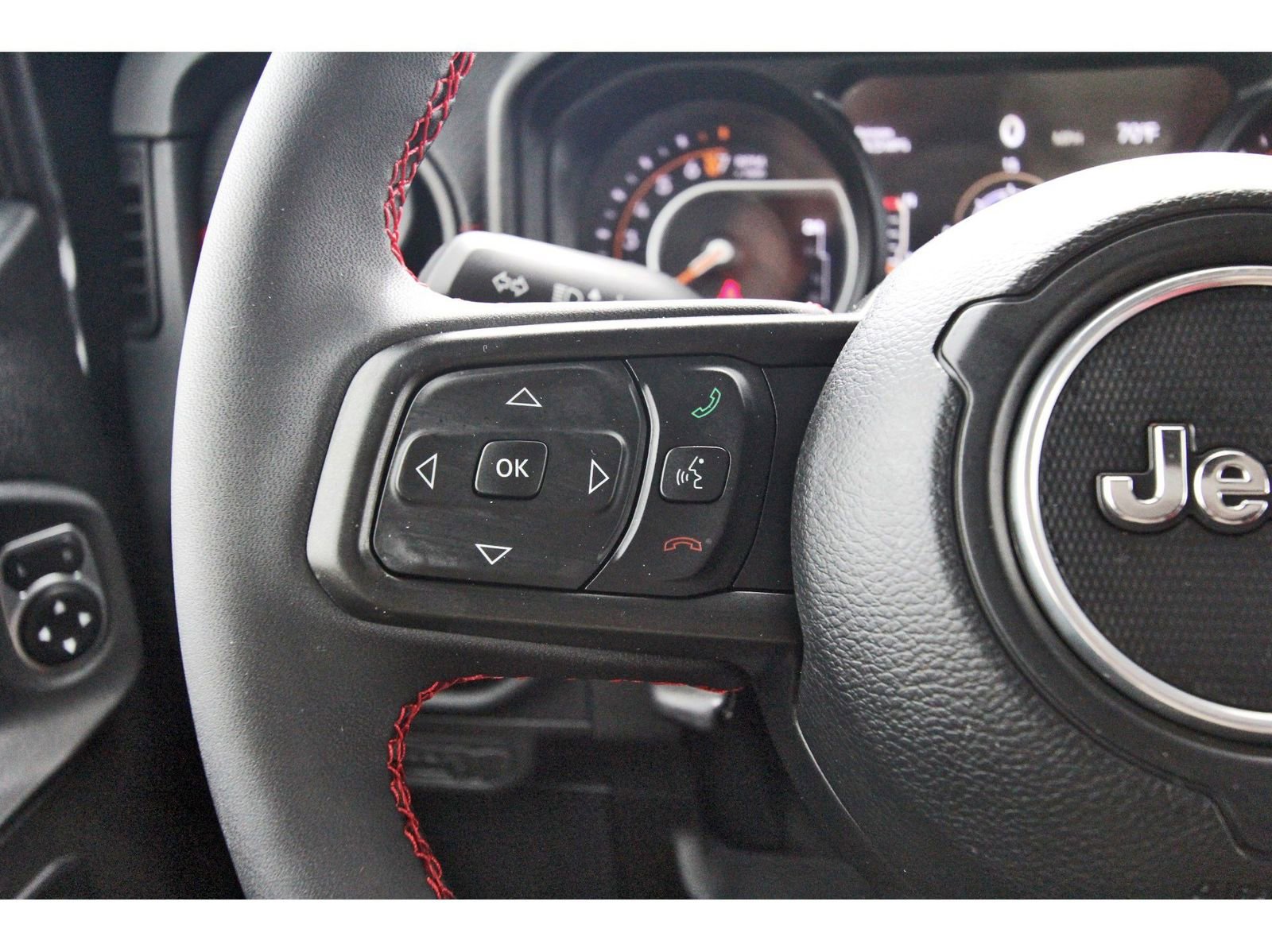 Used 2024 Jeep Gladiator Rubicon w/ Technology Group image 22