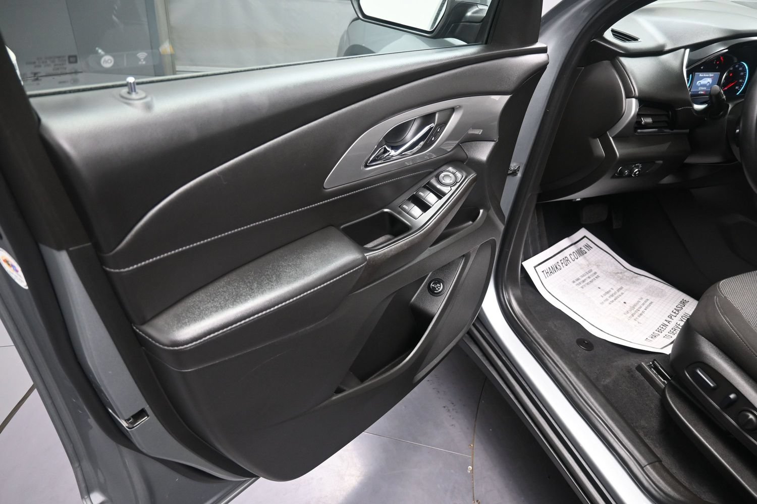 Used 2023 Chevrolet Traverse LT AWD/4WD image 15