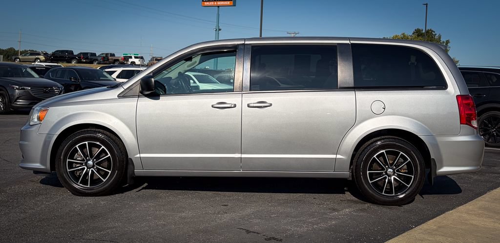 Used 2018 Dodge Grand Caravan SE w/ UConnect Hands-Free Group FWD image 16