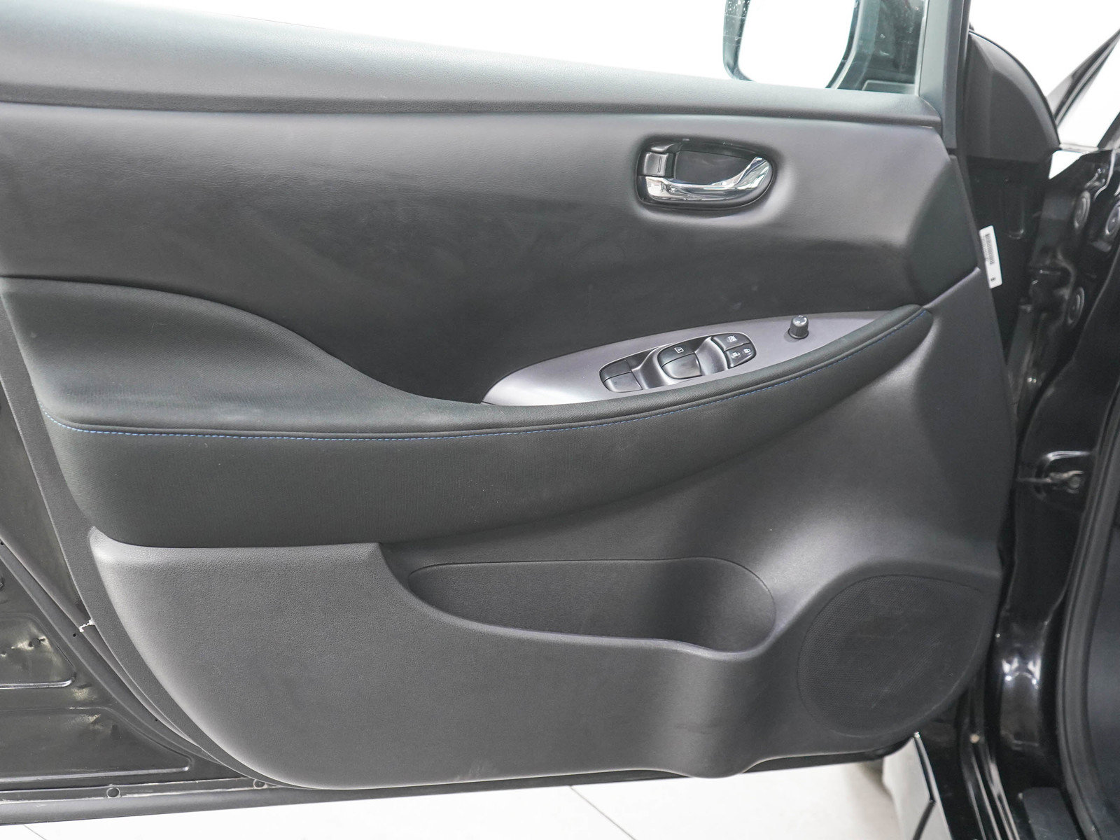 Used 2025 Nissan Leaf S FWD image 18