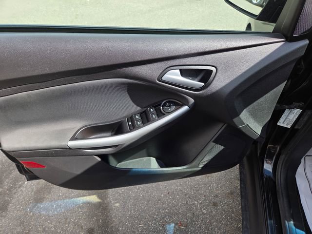 Used 2014 Ford Focus SE w/ Equipment Group 201A image 12