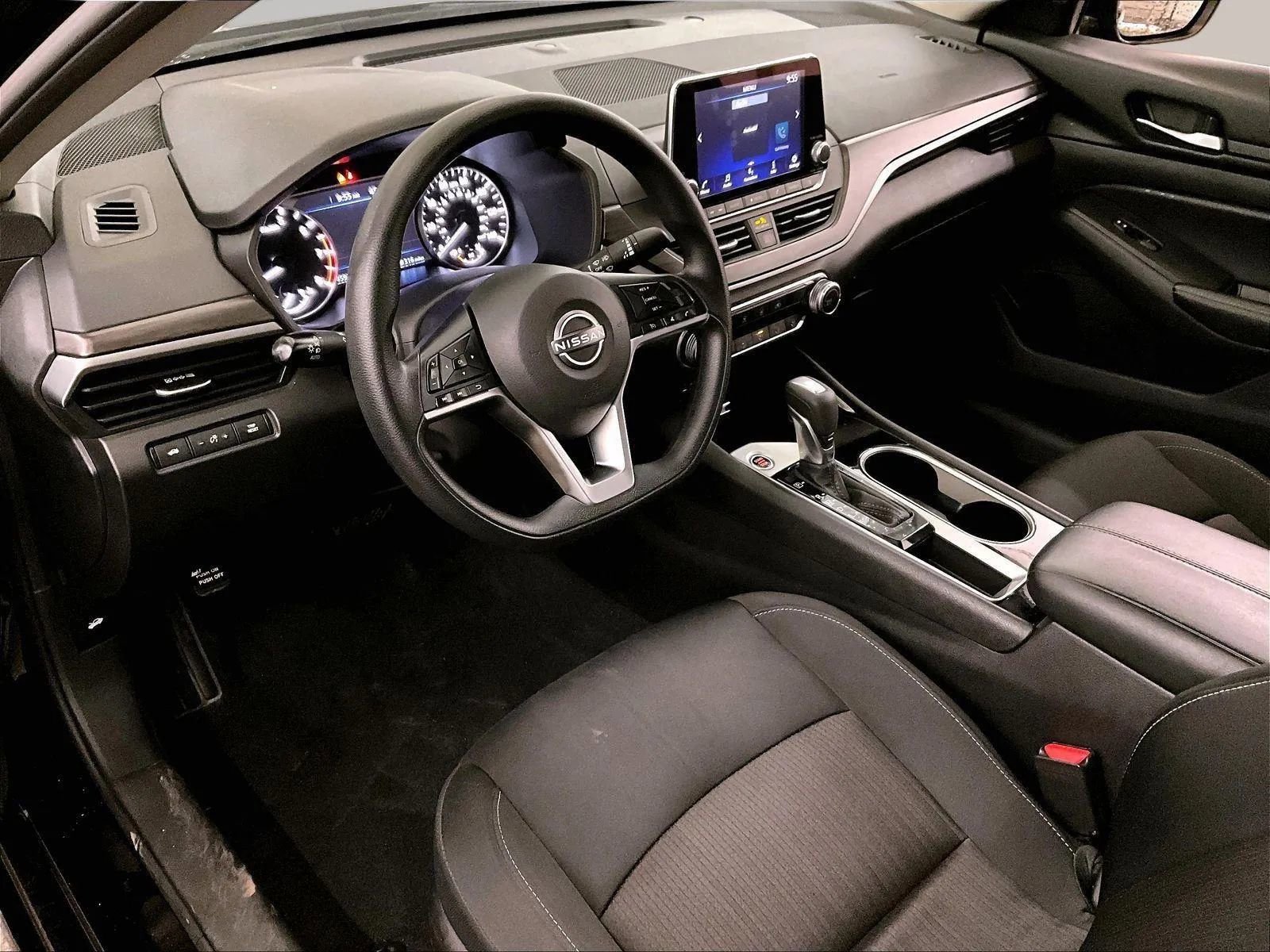 Used 2024 Nissan Altima 2.5 SV image 12