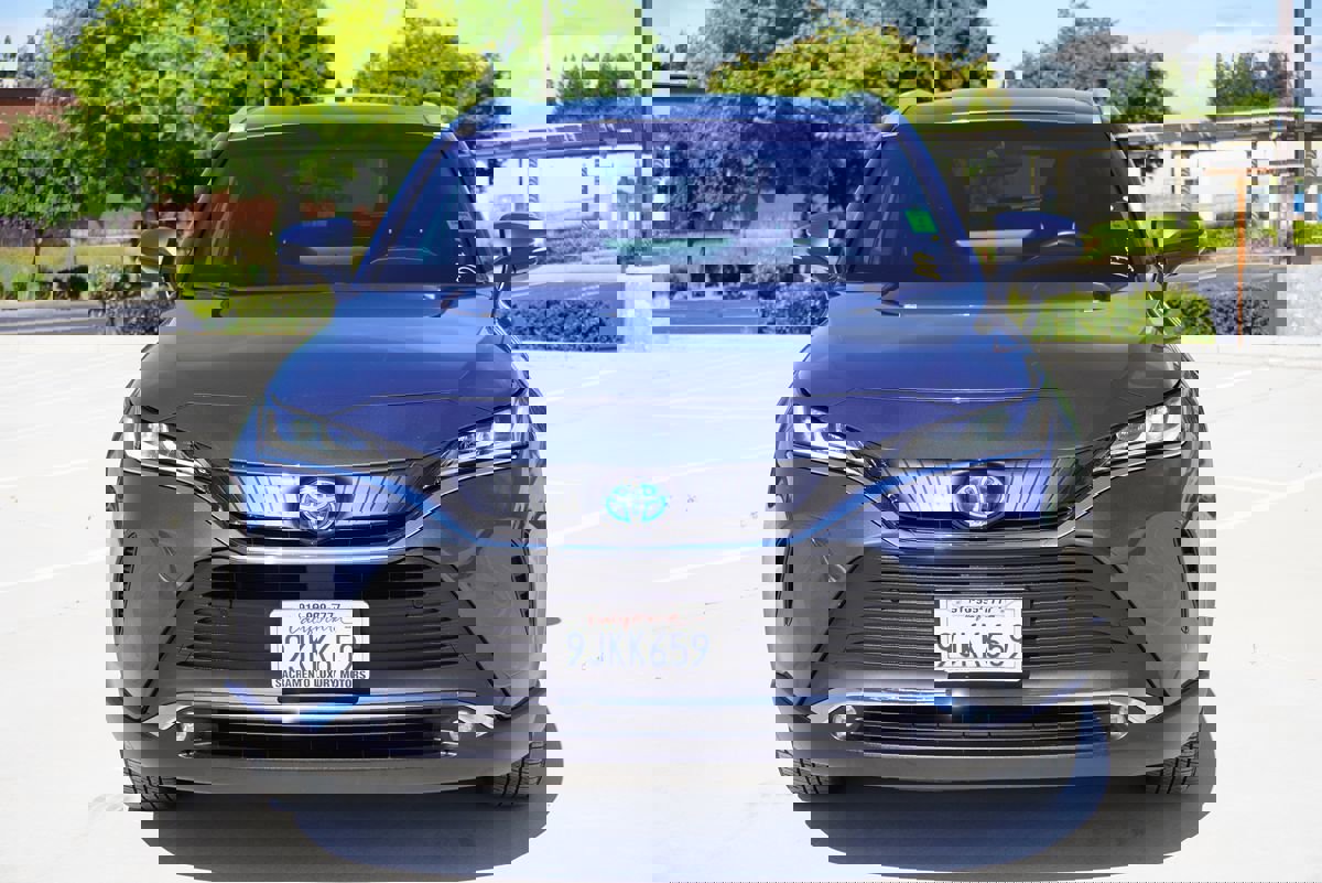 Used 2023 Toyota Venza XLE AWD/4WD image 5