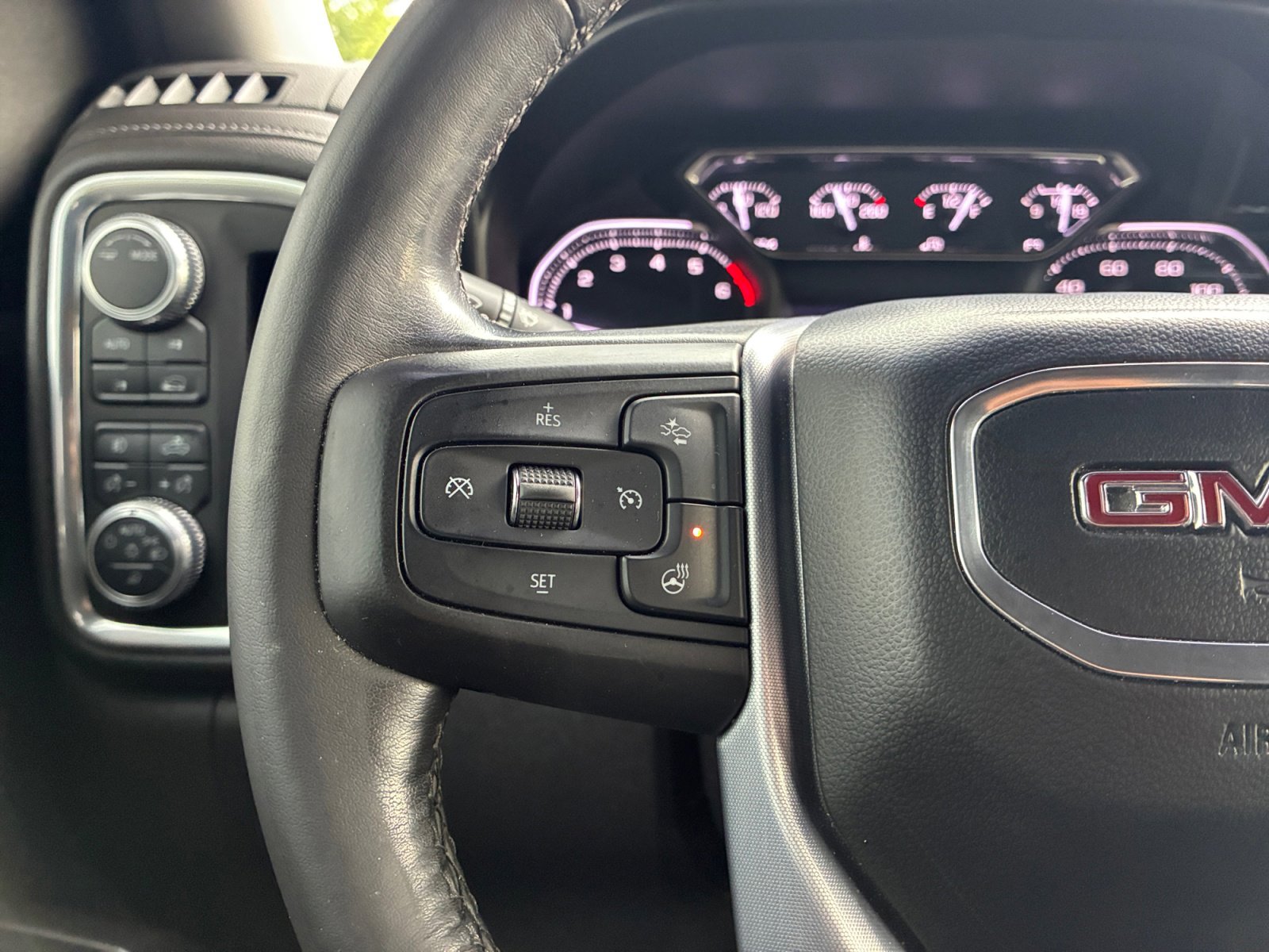 Used 2020 GMC Sierra 1500 SLT image 26