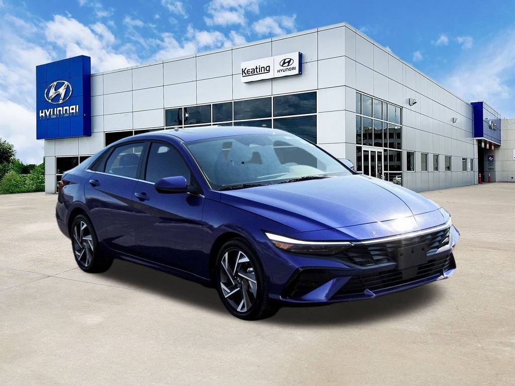 Certified 2025 Hyundai Elantra SEL image 3