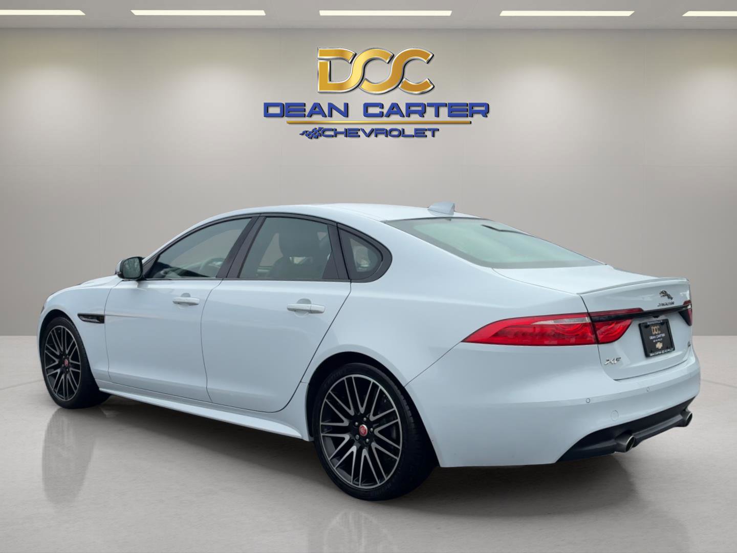 Used 2020 Jaguar XF Checkered Flag image 8