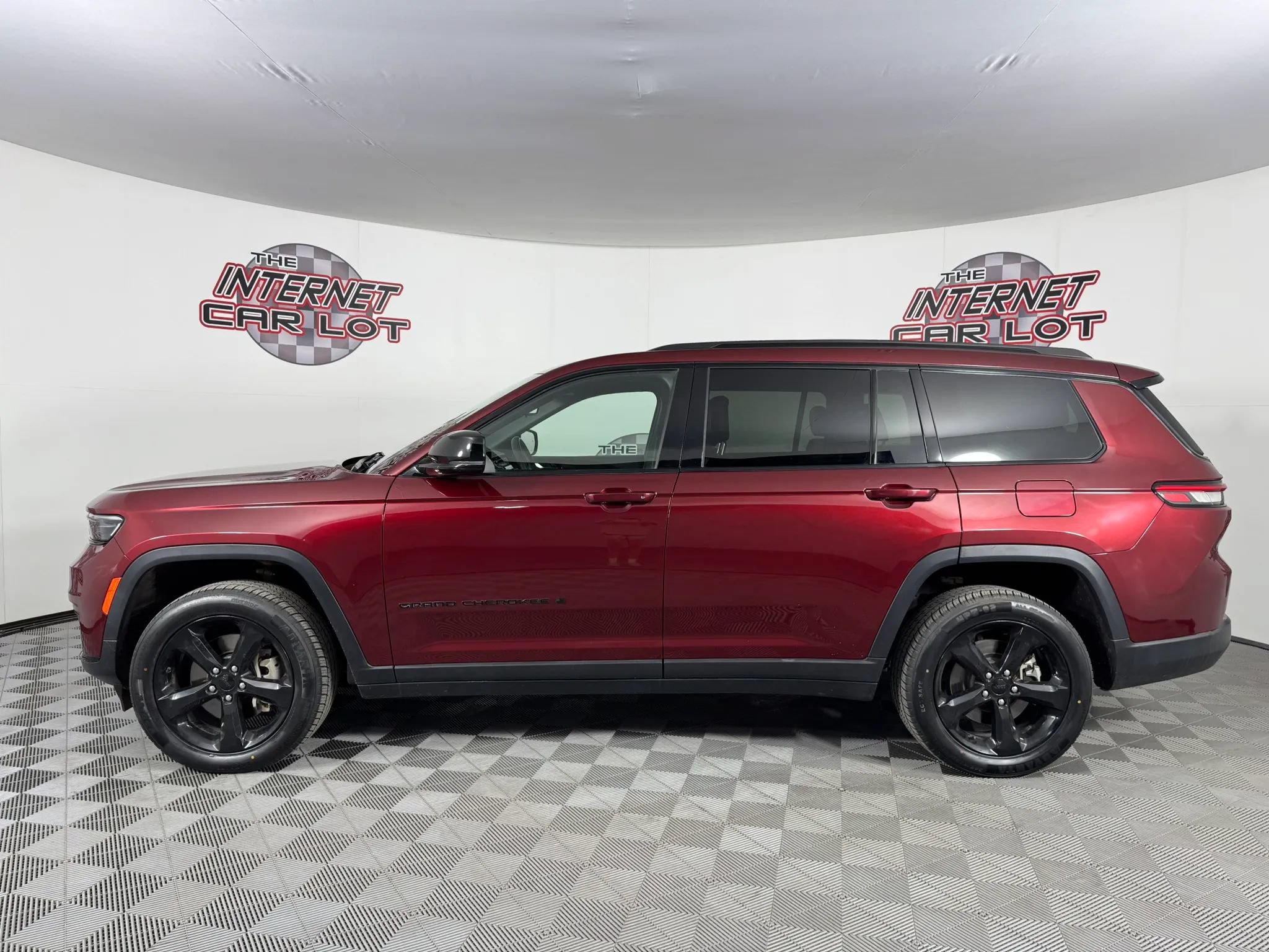 Used 2023 Jeep Grand Cherokee L Laredo AWD/4WD image 4