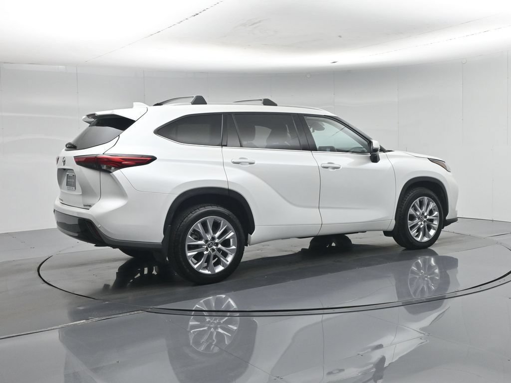 Used 2022 Toyota Highlander Limited FWD image 34