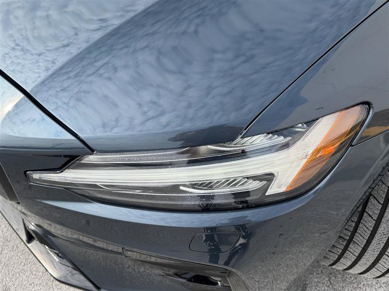 Used 2023 Volvo S60 B5 Core image 18
