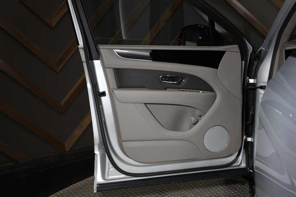 Used 2022 Bentley Bentayga S V8 image 22