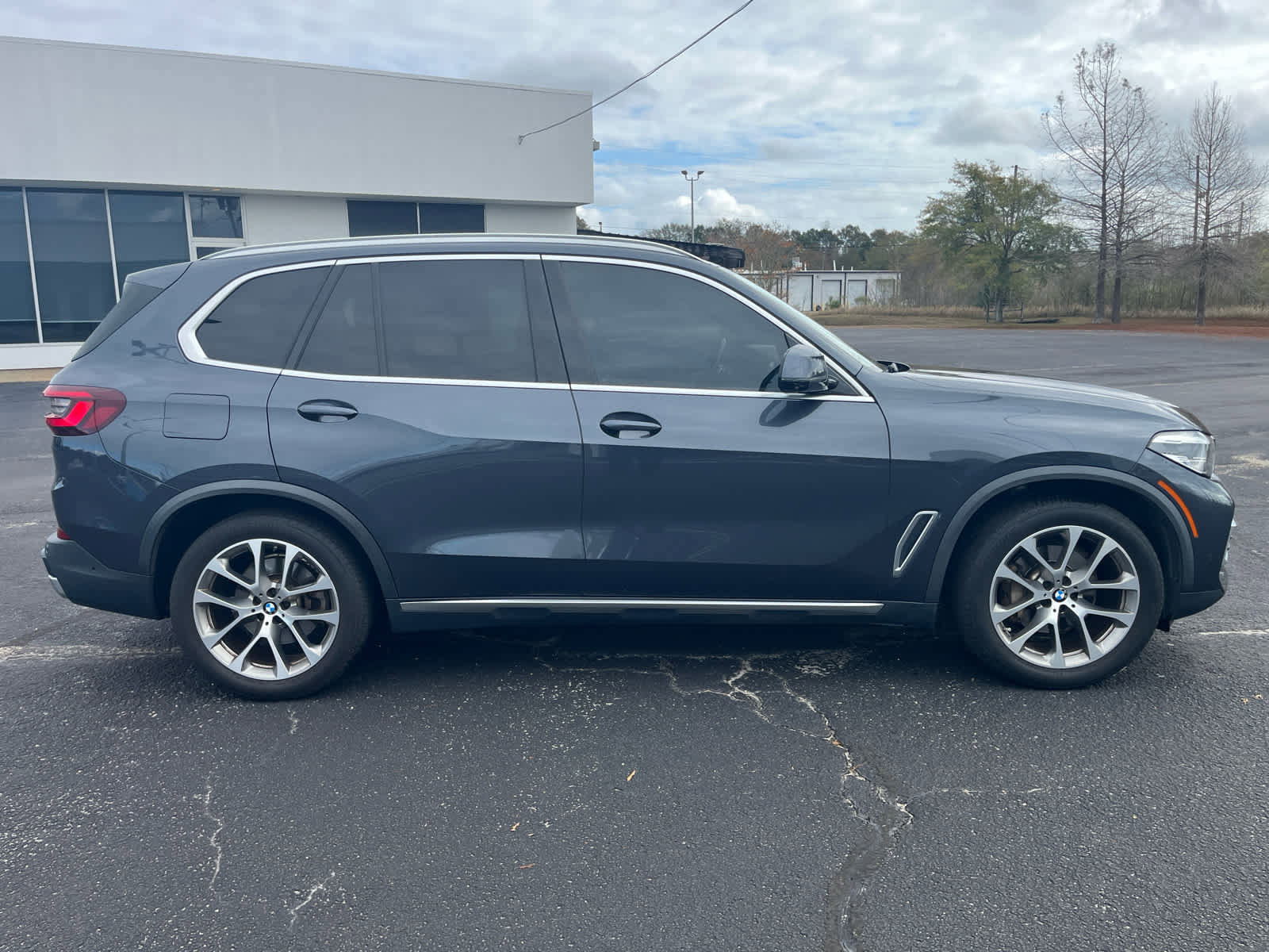 Used 2021 BMW X5 sDrive40i w/ Premium Package image 4