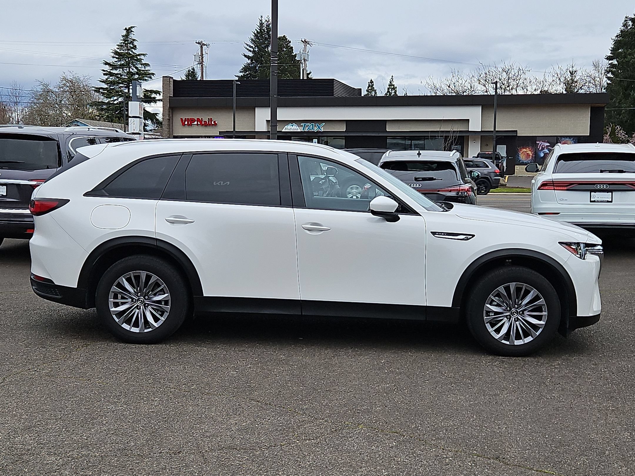 Used 2024 MAZDA CX-90 Plug-In Hybrid w/ Preferred AWD/4WD image 4