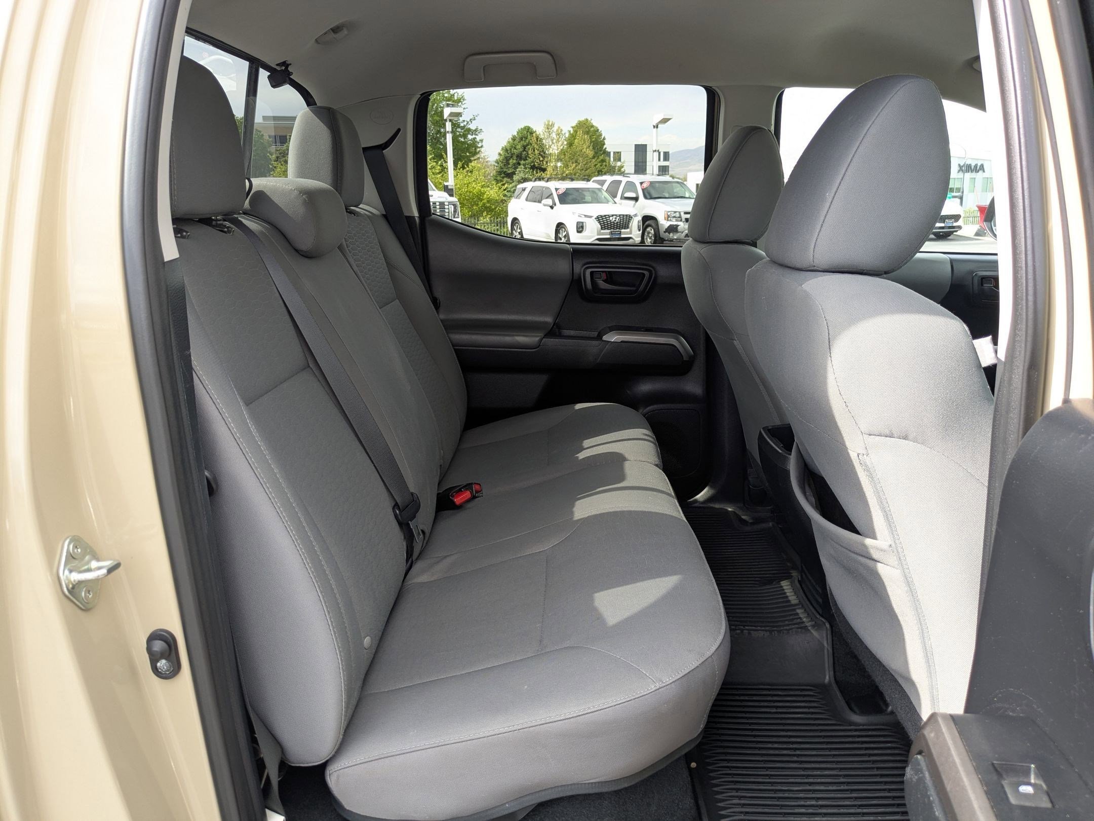 Used 2018 Toyota Tacoma SR5 AWD/4WD image 26