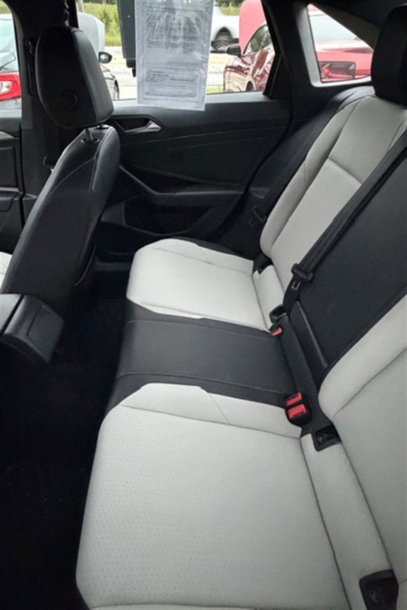 Used 2019 Volkswagen Jetta R-Line FWD image 4