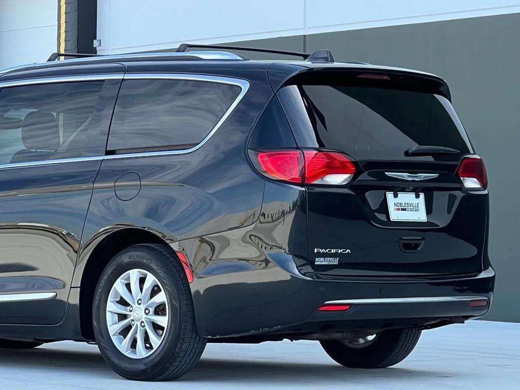 Used 2019 Chrysler Pacifica Touring-L FWD image 29