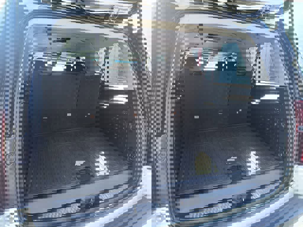 Used 2019 Chevrolet Suburban Premier image 25