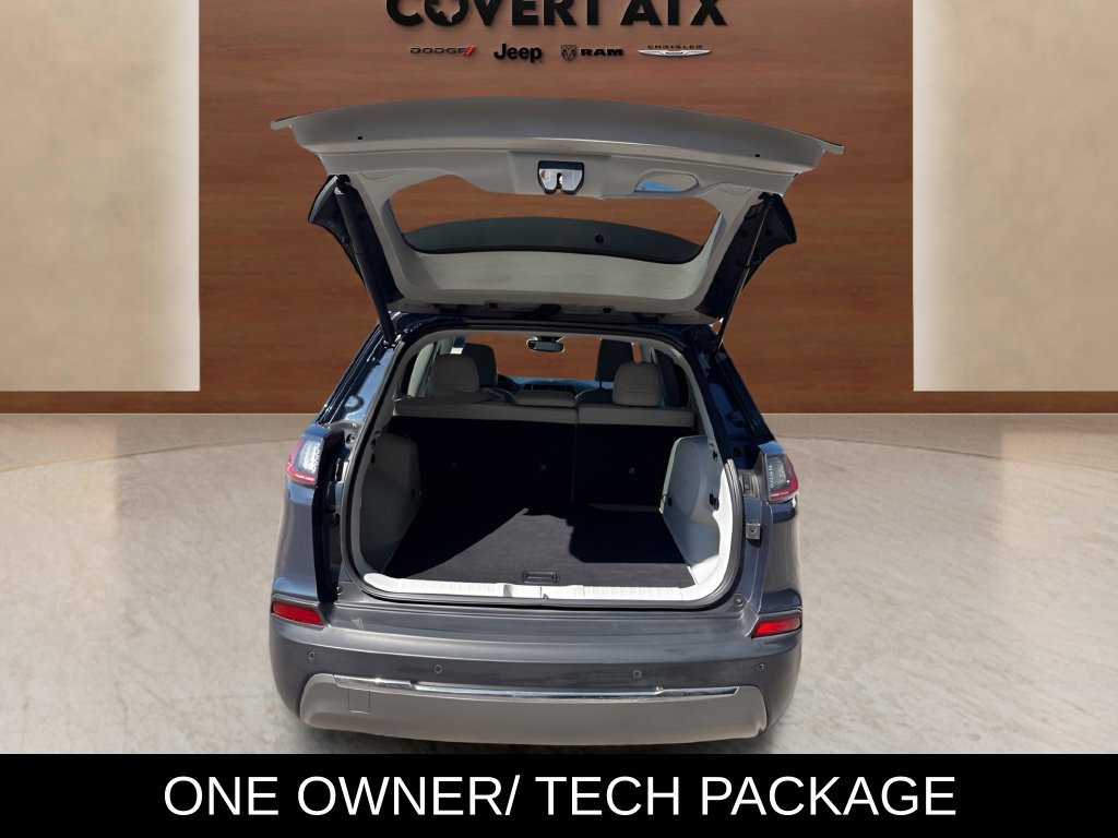 Used 2019 Jeep Cherokee Limited w/ Technology Group FWD image 10