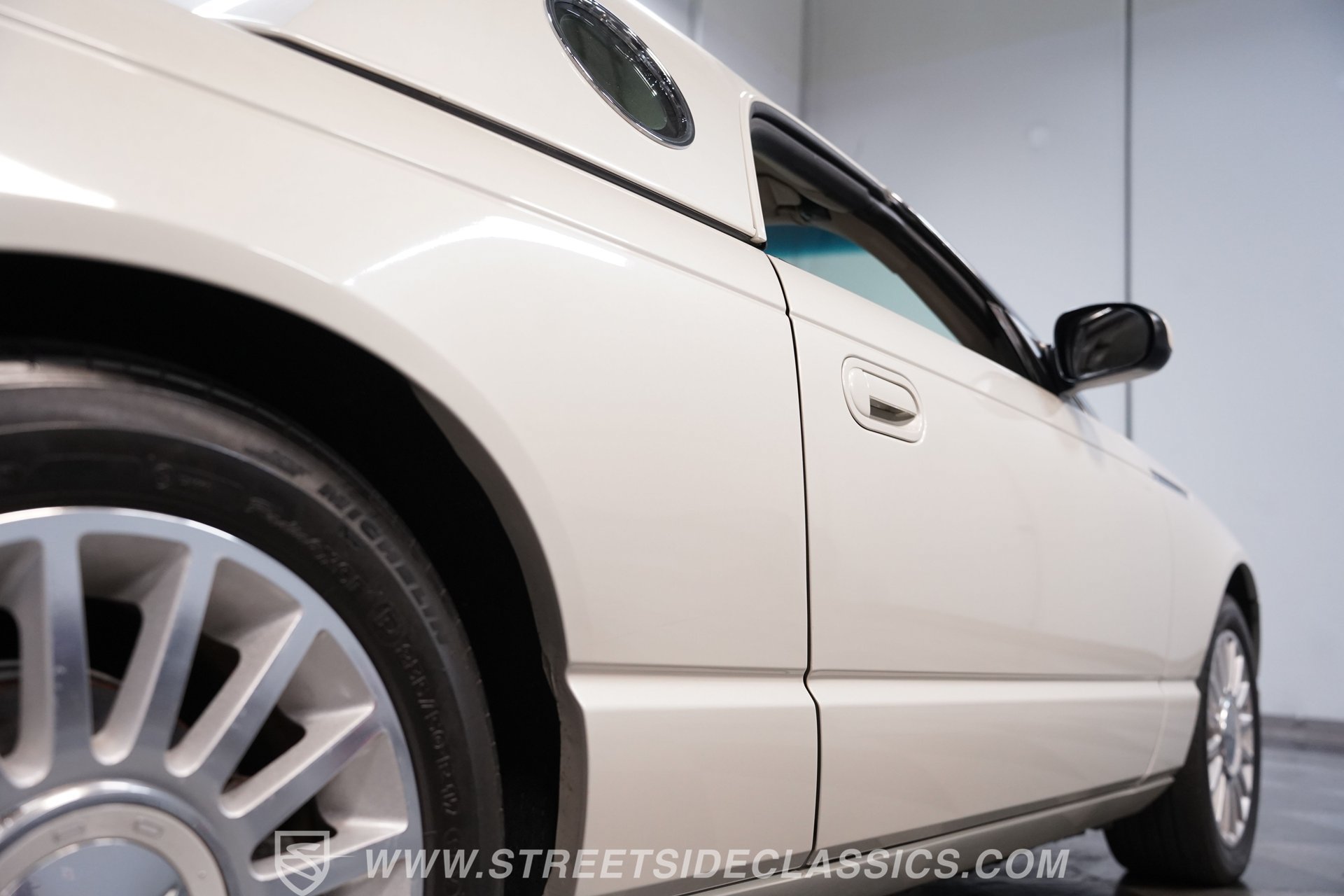 Used 2005 Ford Thunderbird 50th Anniversary RWD image 23
