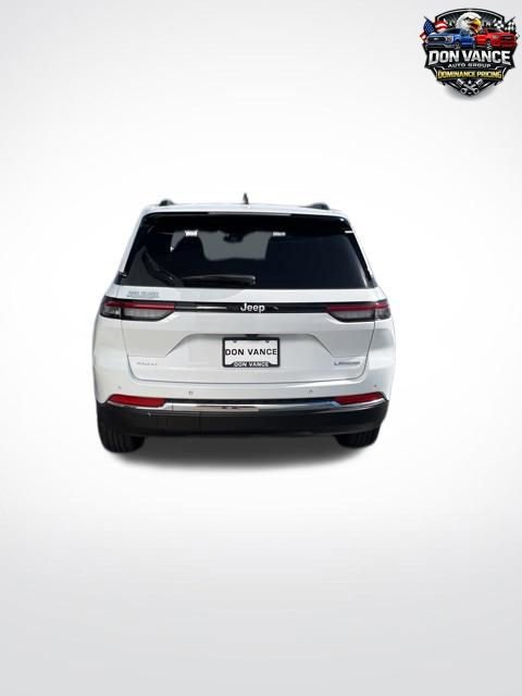 Used 2025 Jeep Grand Cherokee Laredo w/ Trailer Tow Package image 4