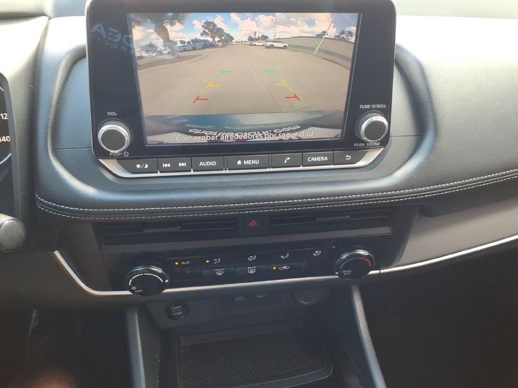 Used 2024 Nissan Rogue S FWD image 15