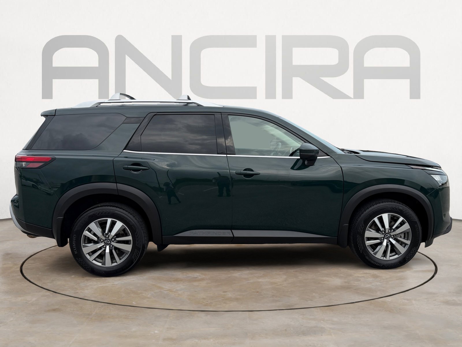 Used 2025 Nissan Pathfinder SL AWD/4WD image 12