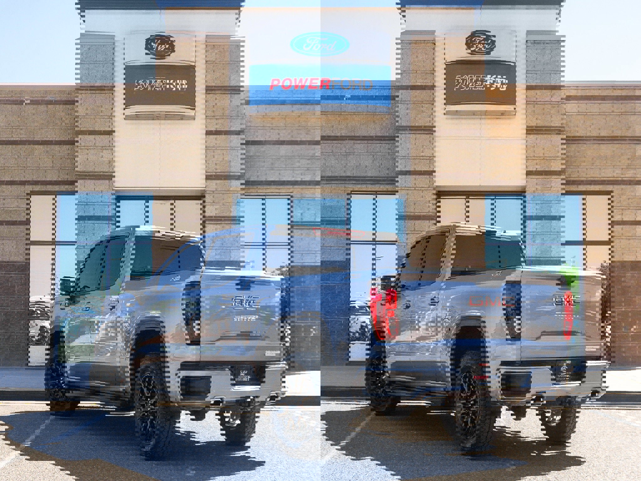 Used 2025 GMC Sierra 1500 Elevation w/ Preferred Package AWD/4WD image 8