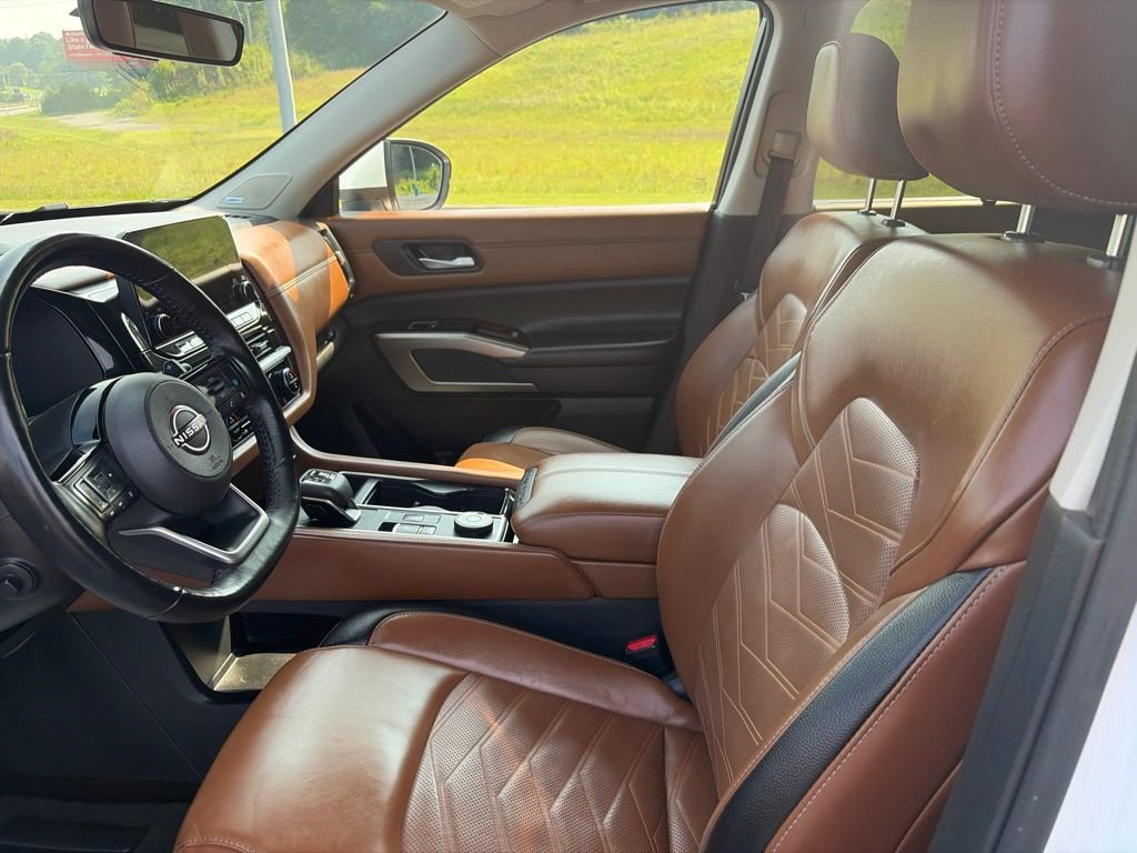 Used 2025 Nissan Pathfinder Platinum w/ Cargo Package AWD/4WD image 17