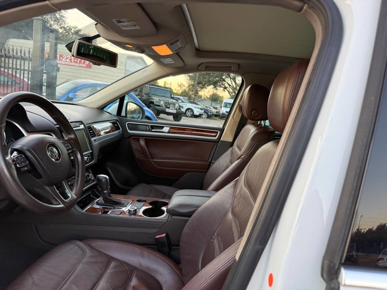 Used 2013 Volkswagen Touareg TDI image 15