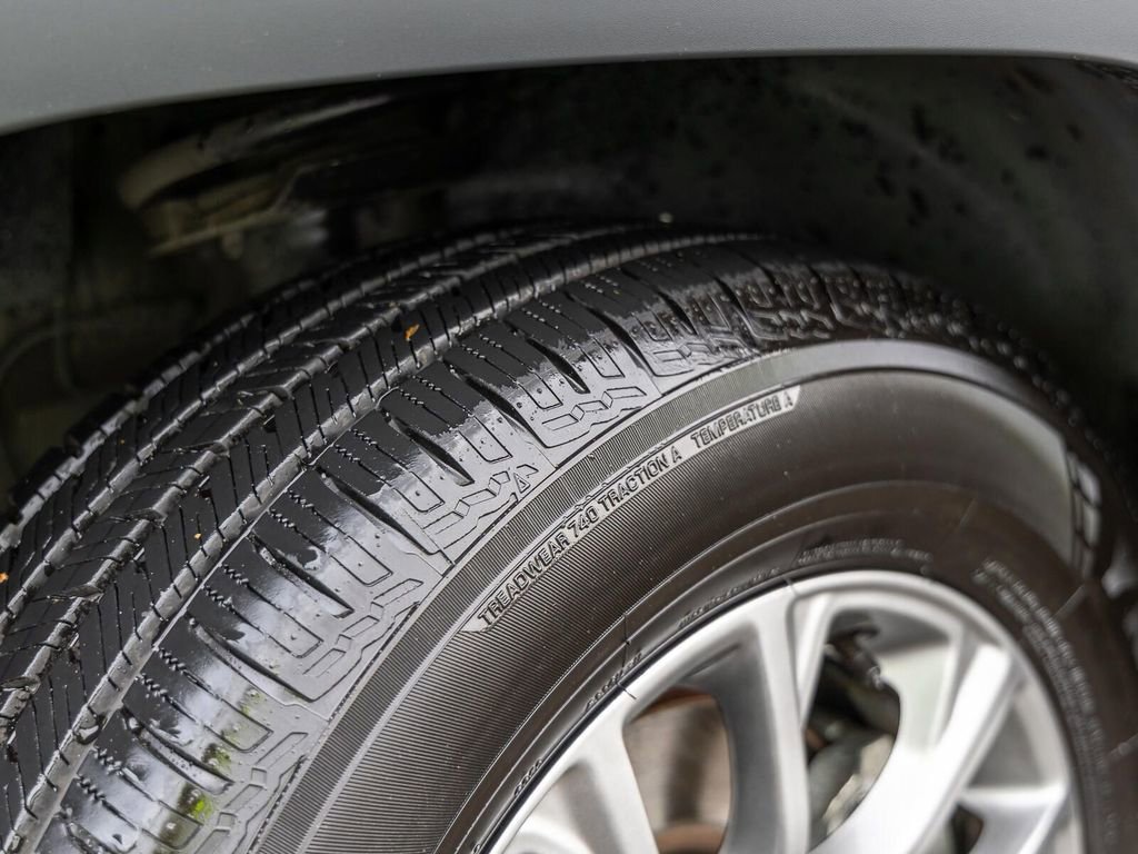 Used 2019 Jeep Cherokee Latitude Plus image 17