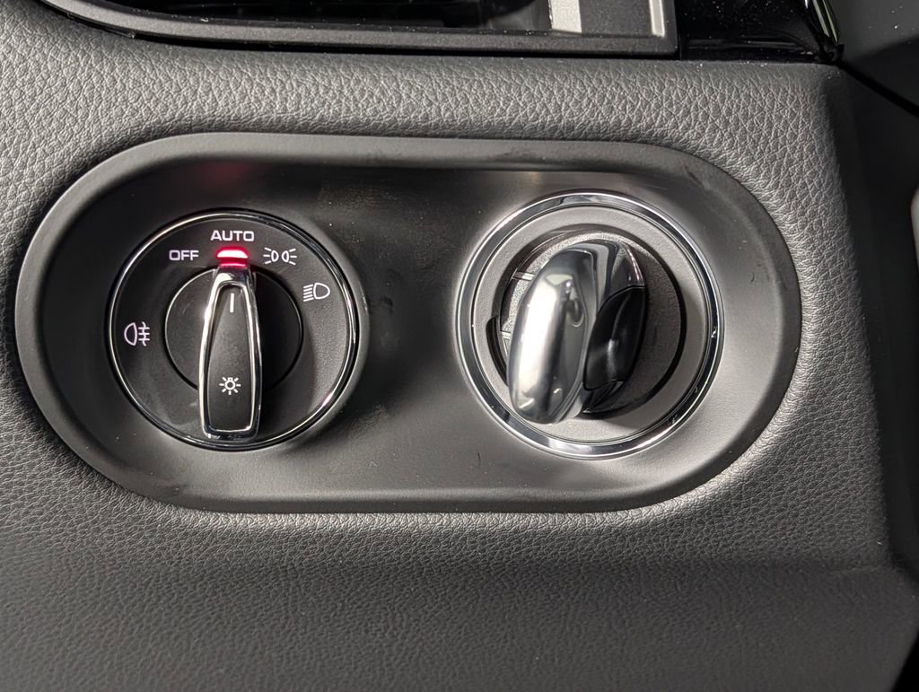 New 2026 Porsche Macan image 35