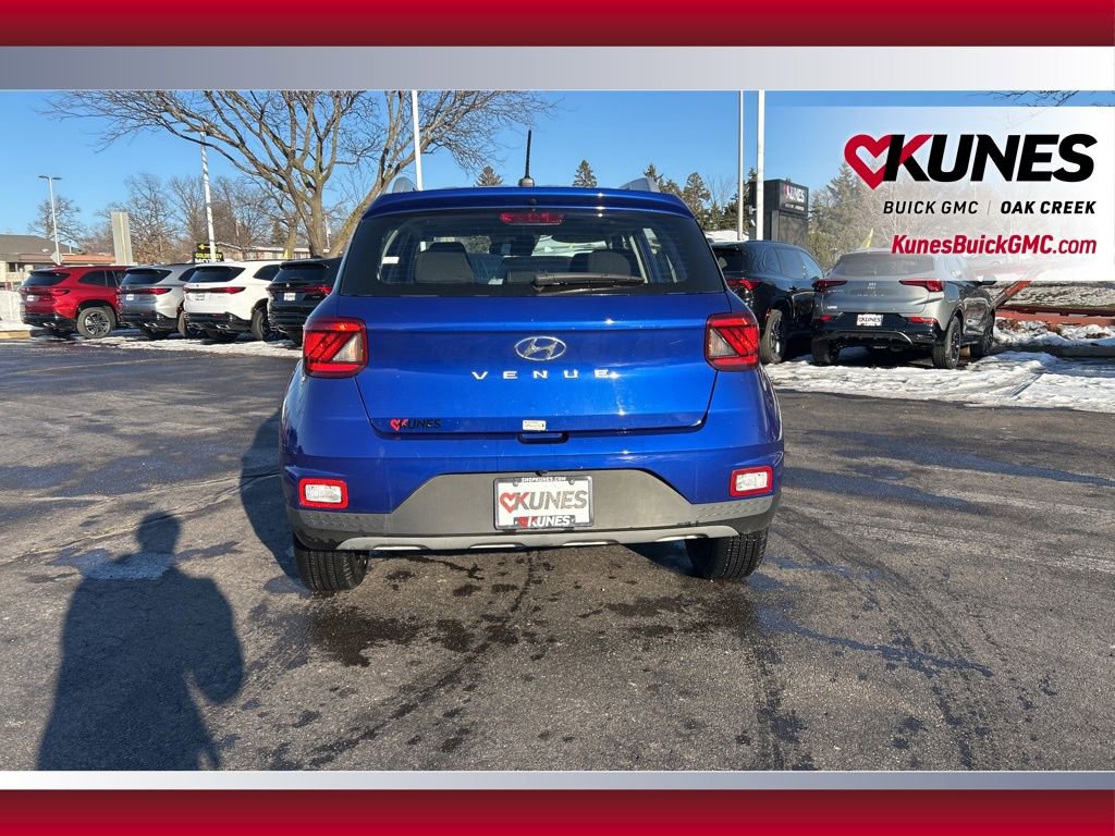Used 2025 Hyundai Venue SEL FWD image 6