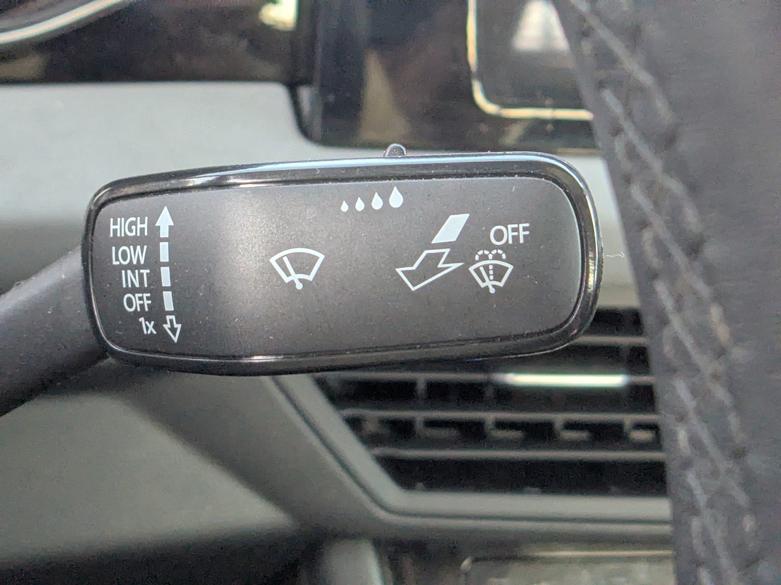Used 2025 Volkswagen Jetta SE FWD image 29