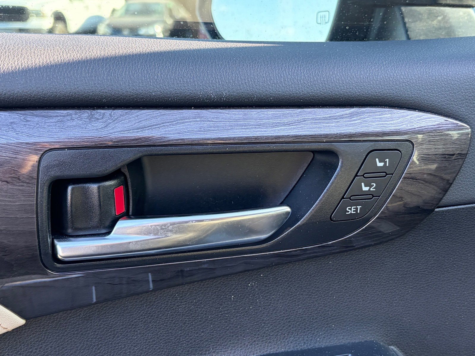 Used 2024 Toyota Highlander Platinum FWD image 8