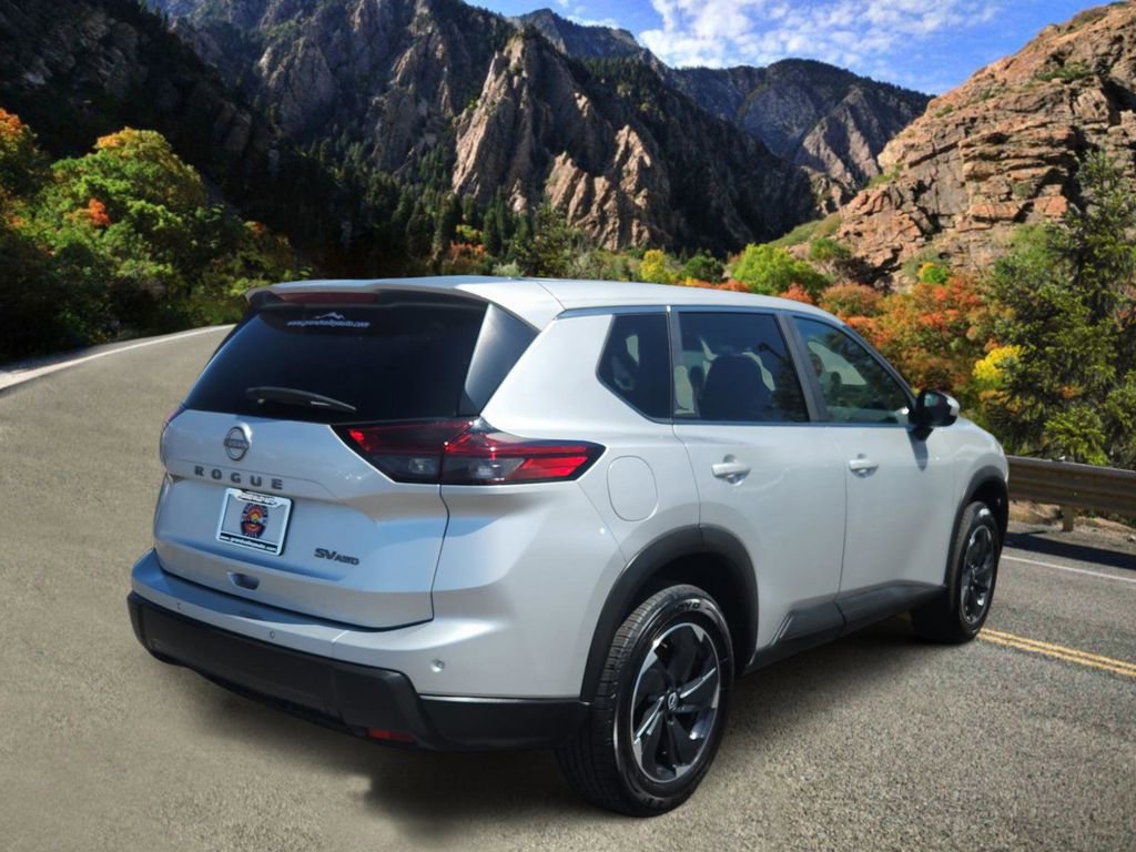 Used 2024 Nissan Rogue SV AWD/4WD image 3